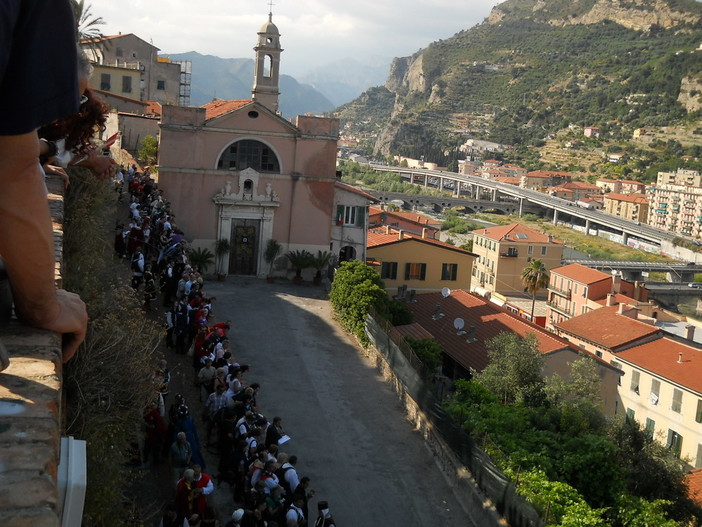 Ventimiglia: Balestrieri frontalieri nel weekend al campionato nazionale, gli auguri dal Sestiere 'Auriveu'