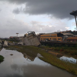 Crollo del ponte Morandi: serrande abbassate a metà durante i funerali di stato, la proposta di Confcommercio Imperia