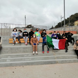 Vallecrosia: l'ANCRI consegna la bandiera tricolore all'istituto 'Andrea Doria'