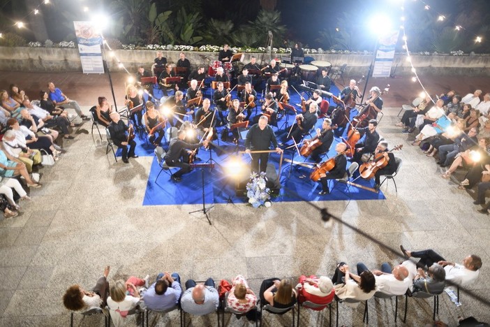 Sanremo: grande successo di pubblico ieri sera a Villa Ormond per l'Orchestra Sinfonica (Foto e Video)