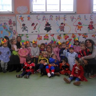 Viva il Carnevale: la scuola dell'Infanzia di San Pietro incontra i piccoli amici del Nido dell'Infanzia La Cicogna