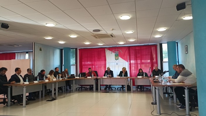Consiglio comunale a Vallecrosia, Perri propone una commissione sulle manifestazioni
