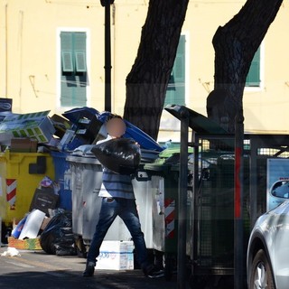 Ferragosto... ferragosto... 'rumenta' mia eccome se ti conosco! Ecco cosa accade a Sanremo in via Nino Bixio (Foto)