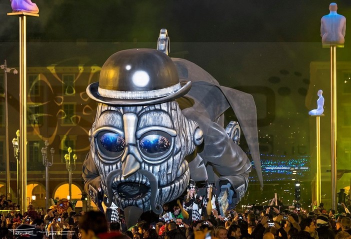 Nizza: continua il carnevale della Costa Azzurra con migliaia di spettatori, le più belle foto di Patrick Hanez