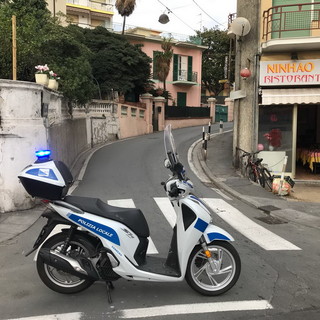 Sanremo: via Goethe e via Peirogallo chiuse al traffico per un guasto ad un camion (Foto)