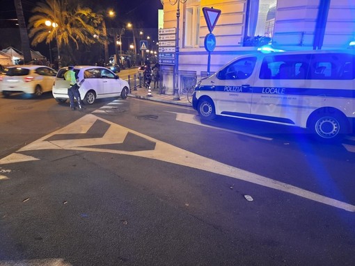 Sanremo: maxi pattuglione di Municipale e Polizia, controllati tre locali per le normative anti Covid (Foto)