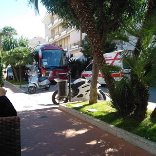 Bordighera: pullman e ambulanza bloccati stamattina in corso Italia, si riapre la discussione sulla Ztl (Foto)