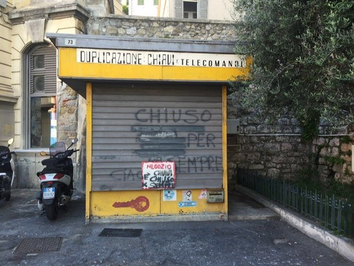 Sanremo: chiuso lo storico 'chiosco delle chiavi' di piazza Eroi Sanremesi, a breve dovrebbe essere rimosso