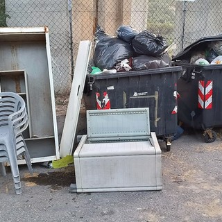 Sanremo: discarica abusiva 'continua' in strada San Giovanni, la segnalazione di un lettore (Foto)