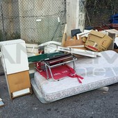 Sanremo: discariche abusive nell'entroterra, abbandono di ingombranti in frazione San Giovanni (Foto)