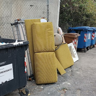 Sanremo: ennesima discarica abusiva a San Giovanni, i residenti &quot;E' così quasi tutti i giorni&quot; (Foto)