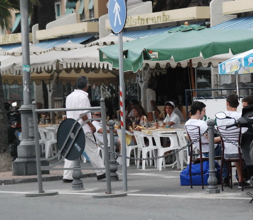 Sanremo: ripristinati i dissuasori vicino ai 'baretti', la mail di un nostro lettore