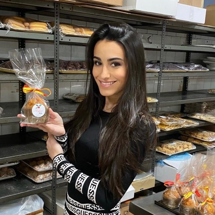 L'autenticità del Natale nel gusto dei prodotti artigianali locali: anche la Dolciaria BB sceglie come testimonial l'influencer Ilaria Salerno