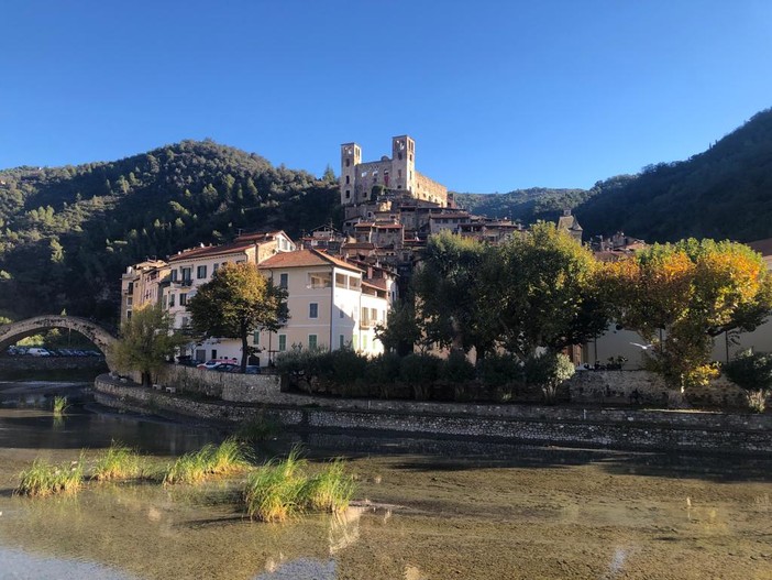 Dolceacqua: rincorso dai residenti finalmente arrestato il ladro che si introduceva nelle auto del paese