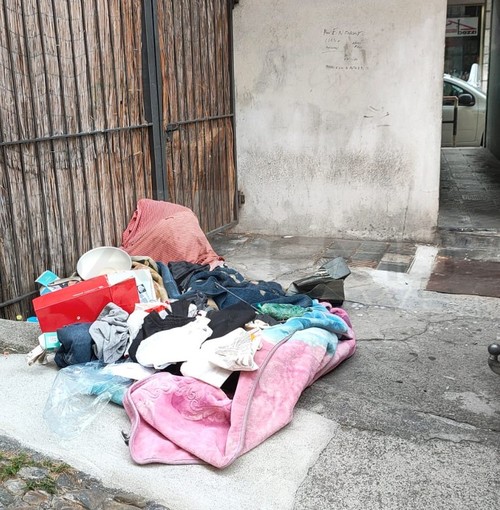 Sanremo: degrado in via Roglio, i residenti &quot;Abbiamo chiamato per far pulire ma nessuno interviene!&quot; (Foto)