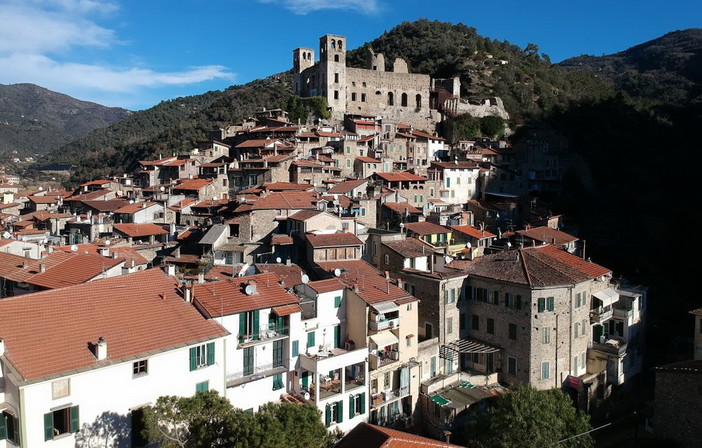 Dolceacqua: grande partecipazione alla “Caccia ai Tesori Arancioni” organizzata da Touring Club e associazione Bandiere Arancioni