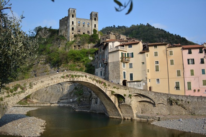 Dolceacqua: l'11 gennaio, conferenza sui misteri della Sindone aspettando la nuova ostensione di Torino