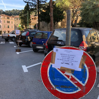 Taggia: troppe auto in divieto di sosta, salta il servizio di lavaggio strade. Il Comune pensa alla rimozione forzata (Video)