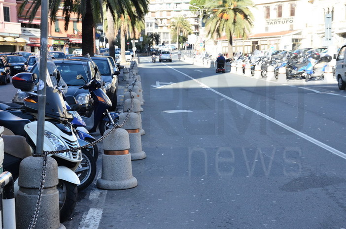 Sanremo: 'Fatti più in là!' Dissuasori di piazza Eroi Sanremesi spostati per far spazio al mercato?