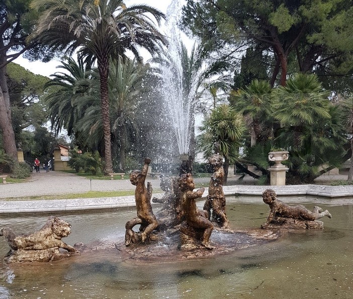 Sanremo: degrado della fontana di Villa Ormond, la segnalazione con foto di una nostra lettrice