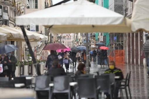 Weekend positivo e tanta gente nei bar e ristoranti: oggi anche molti francesi ma il problema rimane l'autostrada