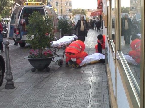 Sanremo: investimento pedonale in via Asquasciati, donna trascinata per alcuni metri (Foto)