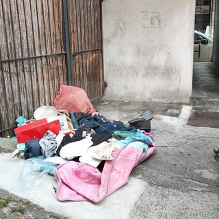 Sanremo: degrado in via Roglio, i residenti &quot;Abbiamo chiamato per far pulire ma nessuno interviene!&quot; (Foto)