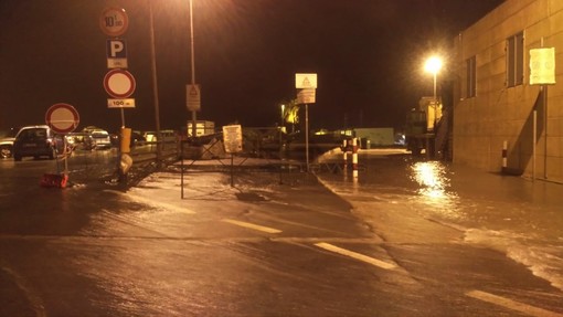 Allerta arancione: forte vento e piogge in provincia, domani scuole chiuse in molti comuni