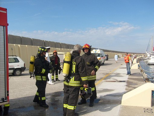 Marina degli Aregai: esercitazione antincendio congiunta tra Guardia Costiera e Vigili del Fuoco