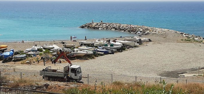Ospedaletti: lavori in spiaggia per aumentare gli spazi per le associazioni marinare (Foto)