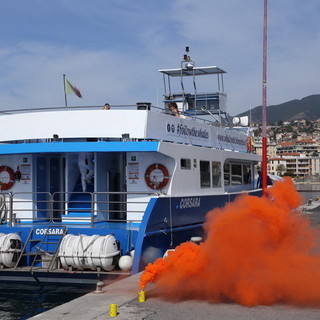 Sanremo: questa mattina a Portosole esercitazione antincendio, simulato un rogo a bordo di una barca (Foto e Video)