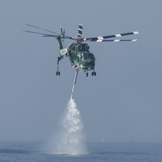 Ventimiglia: sotto controllo l'incendio di località Sant'Antonio, andati in fumo 1.000 mq di pineta