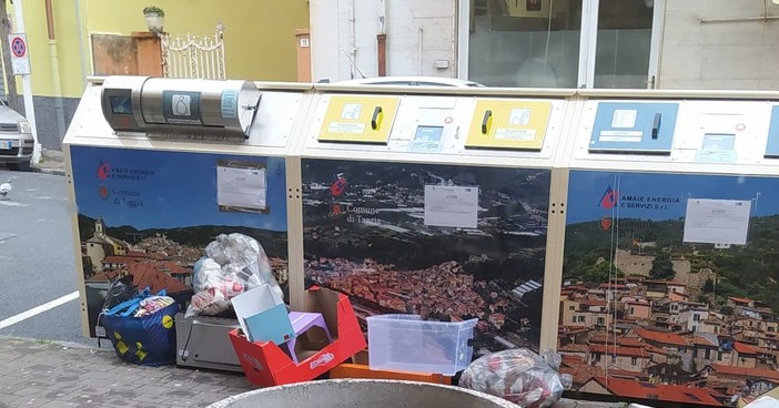 Taggia: abbandono di rifiuti all'ecoisola di via Milano, incivile multato. Conio &quot;Nessuna tolleranza&quot;