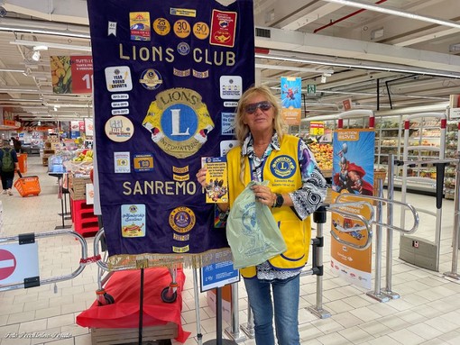 Raccolti e consegnati oltre 4 quintali di generi alimentari a lunga conservazione dal Lions Club Sanremo Host, per l’Emporio Solidale di Sanremo (foto)