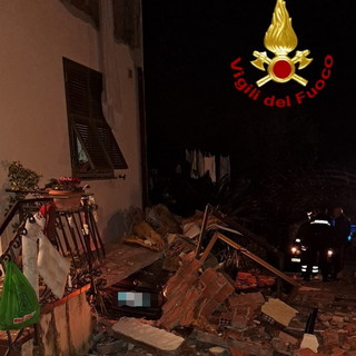 San Biagio della Cima: esplosione in una abitazione, 62enne ustionato gravemente e casa distrutta (Foto)