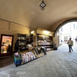 L'edicola tra via Palazzo e piazza Cassini