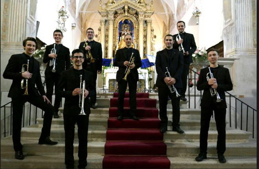 Musica classica in spiaggia... si può? Stasera ad Arma di Taggia un concerto a '8 trombe'