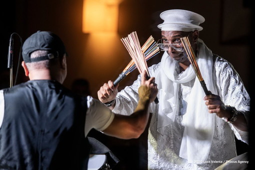 Cervo: Omar Sosa ed Ernesttico in B-Black: il jazz cubano inaugura il Festival di Cervo sul sagrato dei Corallini