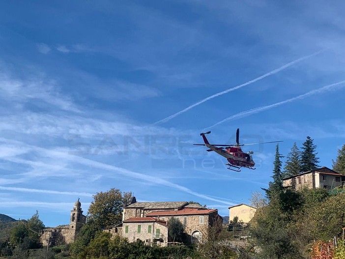 Cipressa: escursionista 63enne cade in una zona impervia, trasportata in elicottero al Santa Corona