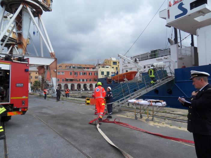 Imperia: esercitazione antincendio questa mattina con Guardia Costiera, VVF e 118