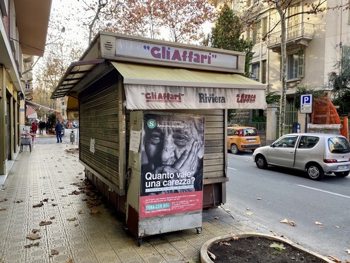 Il 'gabbiotto' che per anni ha ospitato l'edicola in corso Garibaldi