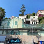 Ventimiglia, al via la demolizione dell’ex hotel Lido: il plauso dell'ex sindaco Scullino (Foto)