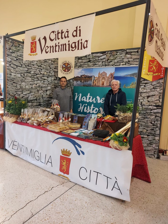 Ventimiglia, l'Ente Agosto Medievale partecipa alla fiera dell'artigianato di Mentone (Foto)