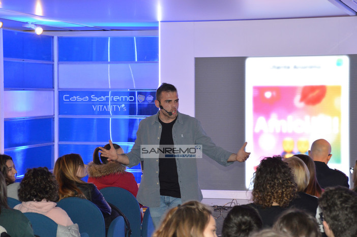 Festival 2019: lo youtuber Edoardo Mecca e la Polizia di Stato uniti contro il cyberbullismo (Foto e Video)