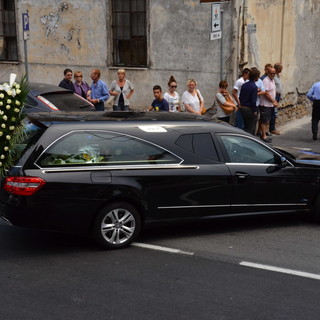 Sanremo: tanta gente e tanti giovani per l'ultimo saluto alla 16enne Denise Cutuli oggi a San Rocco