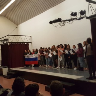 Successo per il Festival delle Lingue al Liceo Aprosio di Ventimiglia: un pomeriggio di cultura e divertimento (Foto)