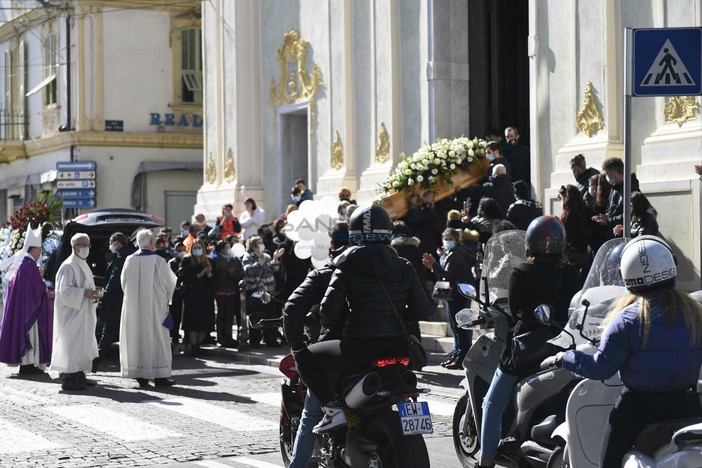 Il funerale alla chiesa degli Angeli