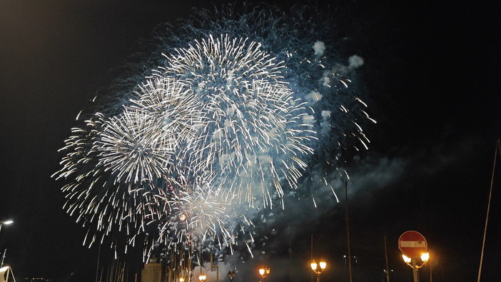 Sanremo: in 30mila nella zona portuale per ammirare i fuochi piromusicali di Ferragosto (Foto e Video)