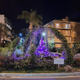 Bordighera: 'Fontana delle Sirene' illuminata di rosa per la campagna 'Lilt for women' (Foto)