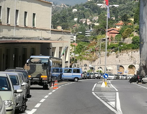 75 viaggi della speranza per 200 euro di compenso: smantellata una gang di passeur tra Italia e Francia